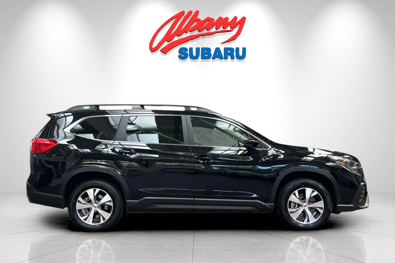 Used 2025 Subaru Ascent Premium image 3