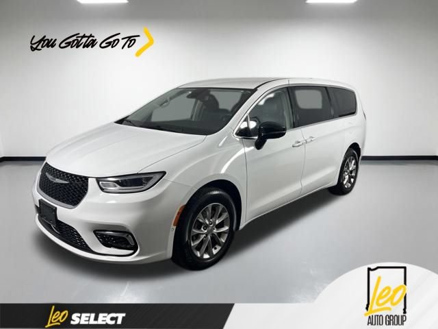 Used 2024 Chrysler Pacifica Touring-L AWD/4WD video 1