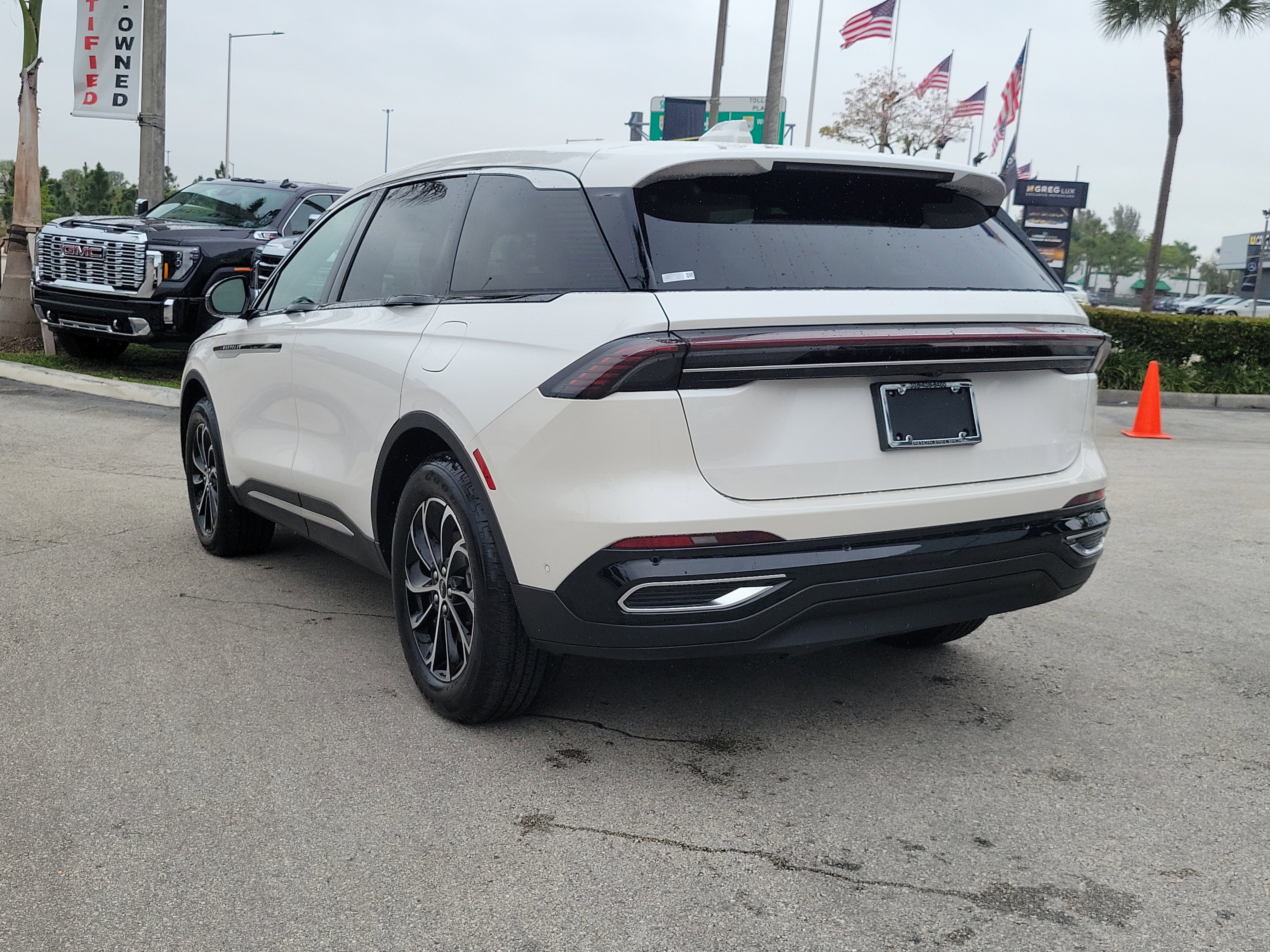 Used 2024 Lincoln Nautilus Premier image 7