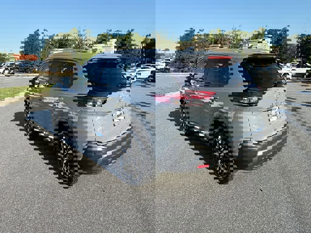 Used 2023 Nissan Rogue SL w/ SL Premium Package image 5