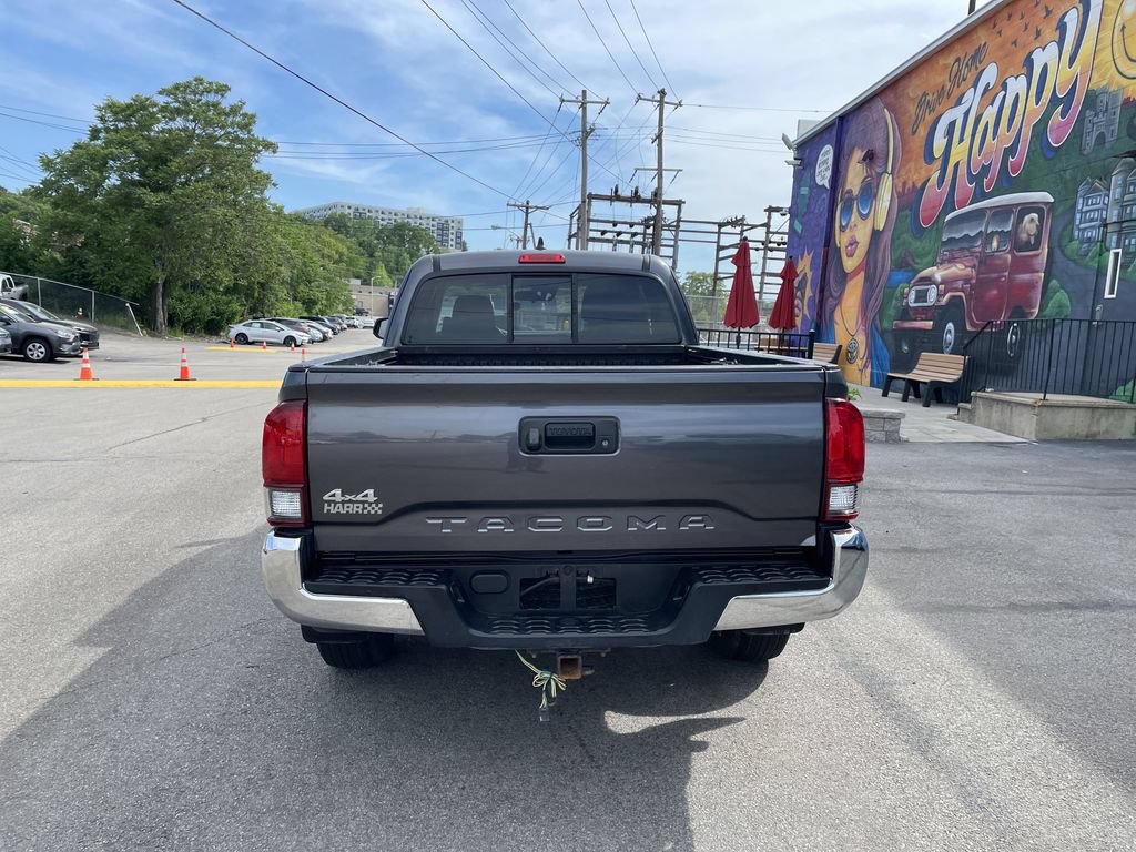 Certified 2022 Toyota Tacoma SR5 w/ SR5 Appearance Package (SM) AWD/4WD image 4