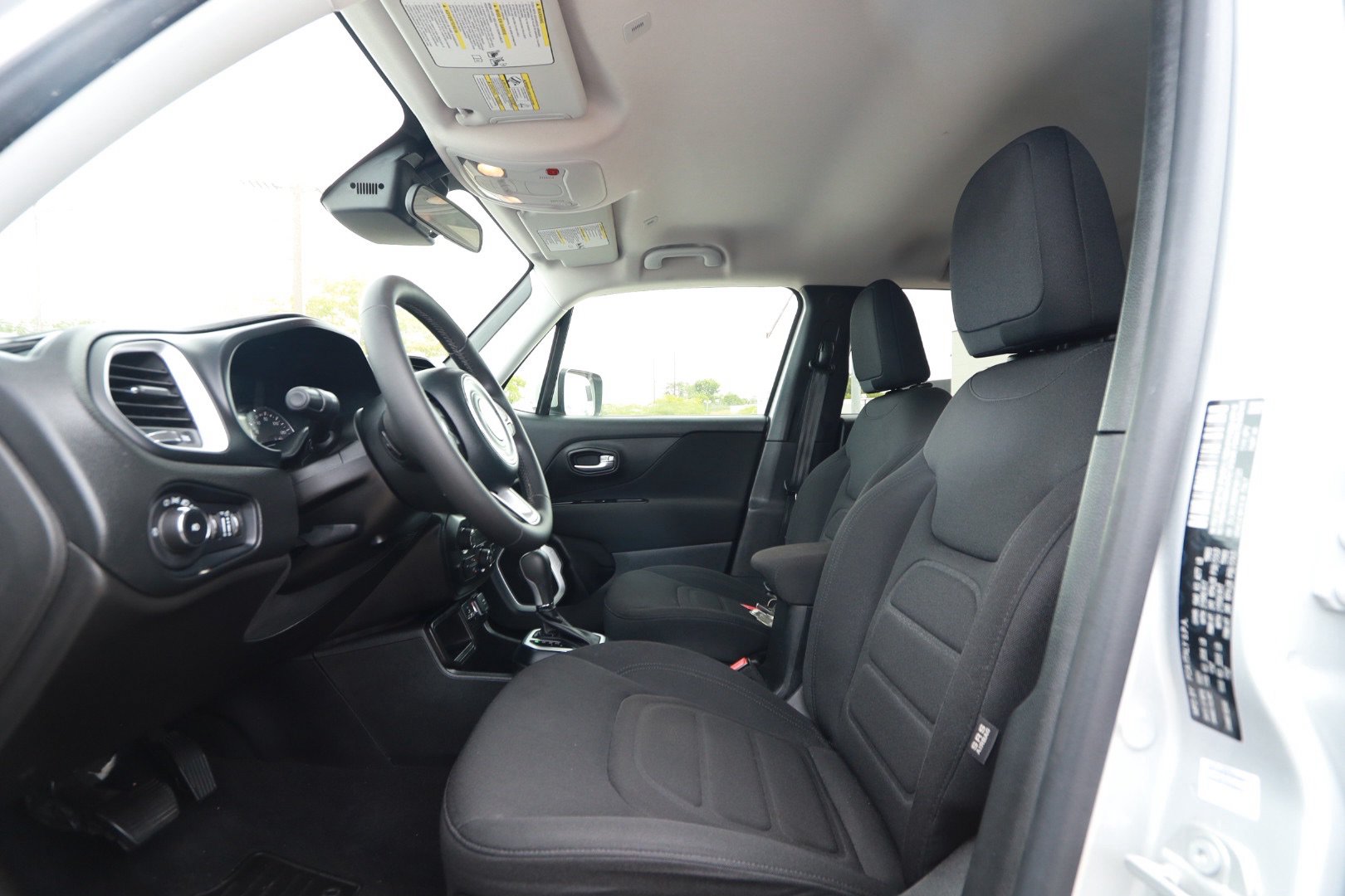 Used 2021 Jeep Renegade Latitude FWD image 18