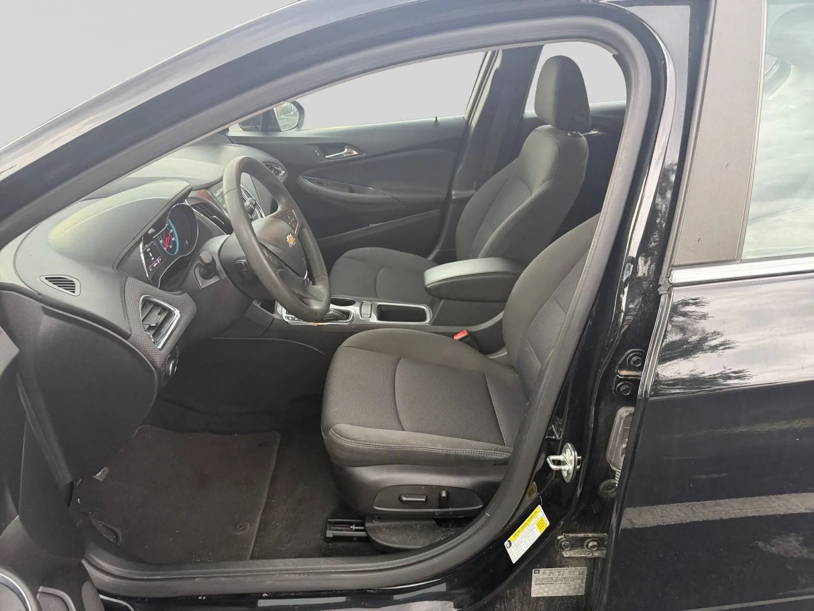 Used 2017 Chevrolet Cruze LT w/ Convenience Package FWD image 10