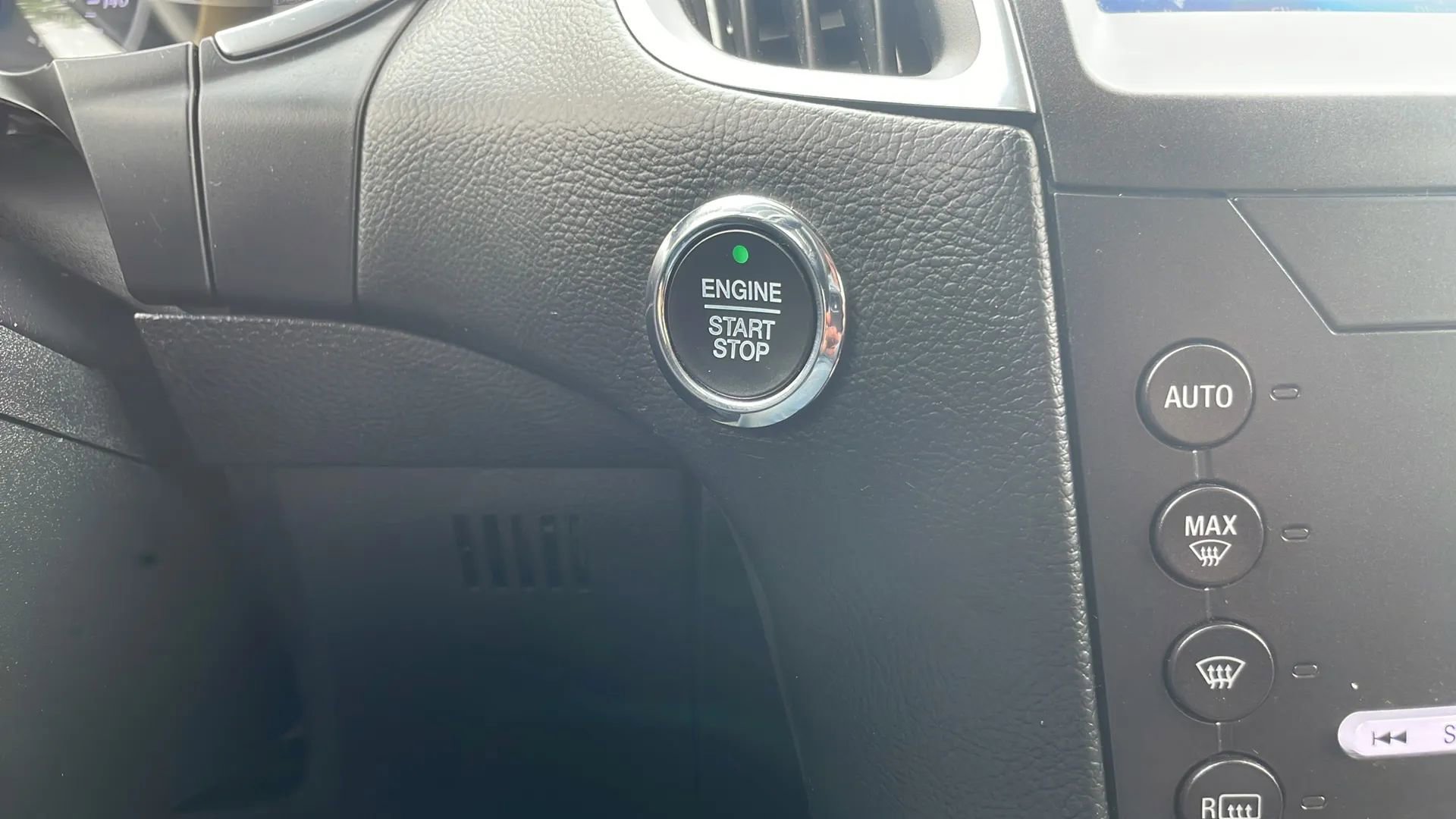 Used 2020 Ford Edge Titanium image 29