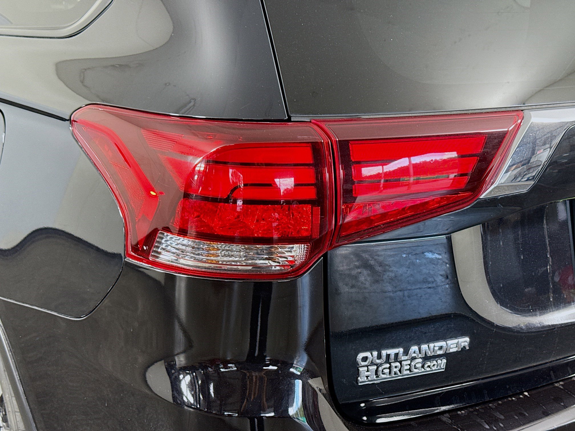 Used 2020 Mitsubishi Outlander ES image 35