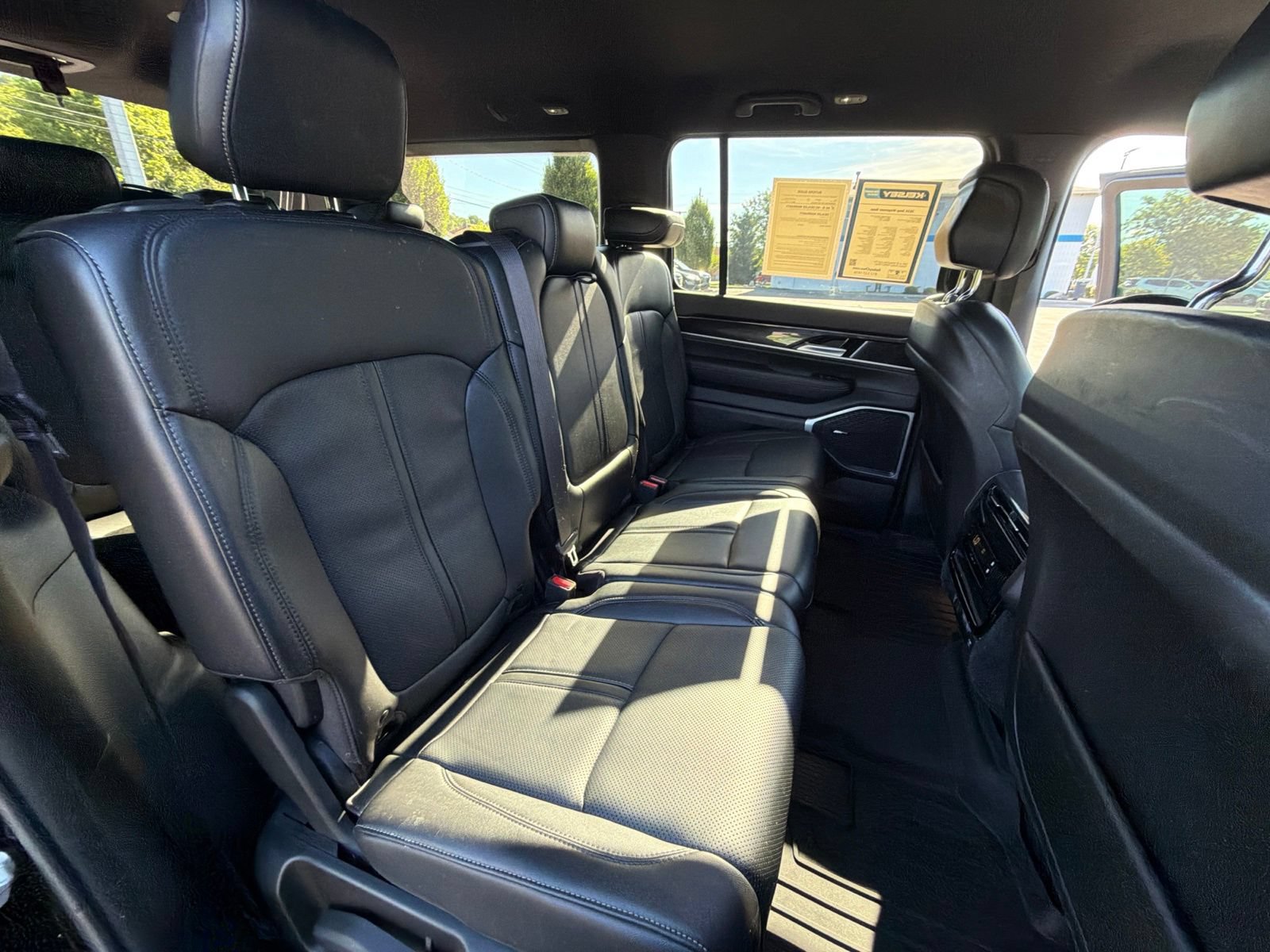 Used 2024 Jeep Wagoneer 4WD image 28