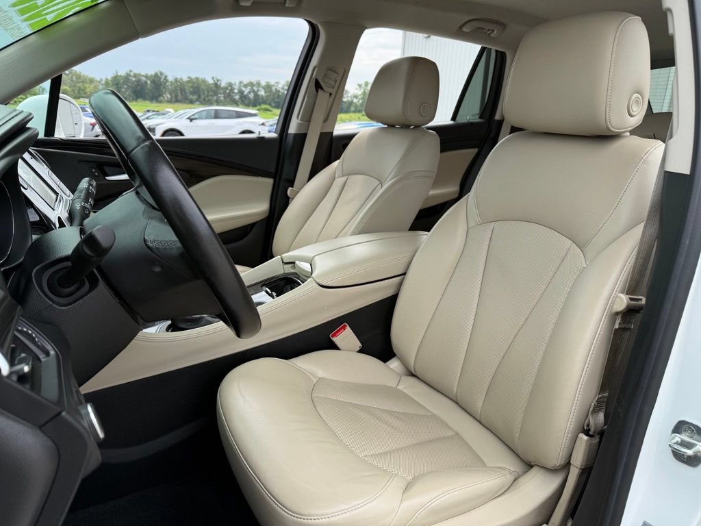 Used 2020 Buick Envision Essence FWD image 13