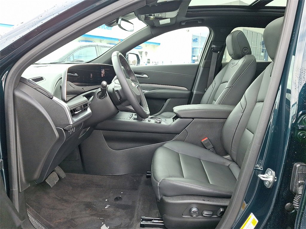Used 2025 Cadillac XT4 Premium Luxury w/ Cold Weather Package image 15