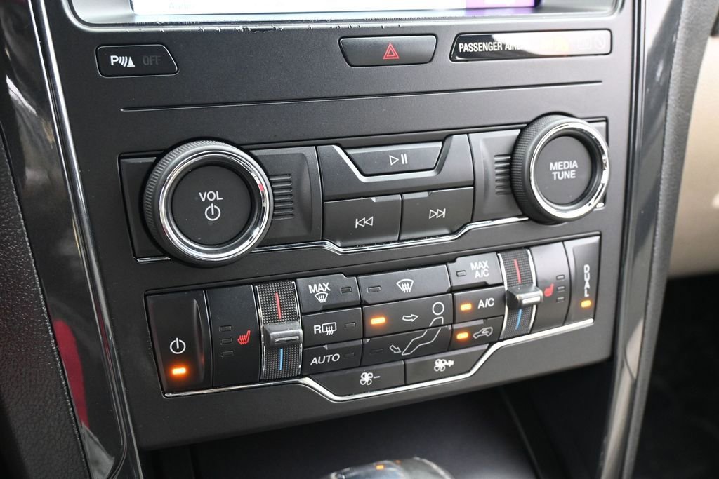 Used 2018 Ford Explorer XLT w/ Equipment Group 202A FWD image 20