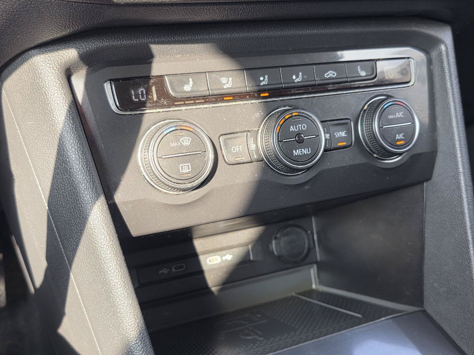 Used 2021 Volkswagen Tiguan SEL AWD/4WD image 17