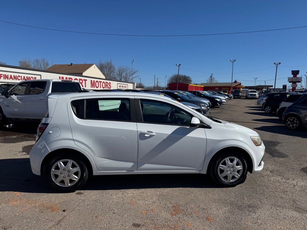 Used 2017 Chevrolet Sonic LT image 4
