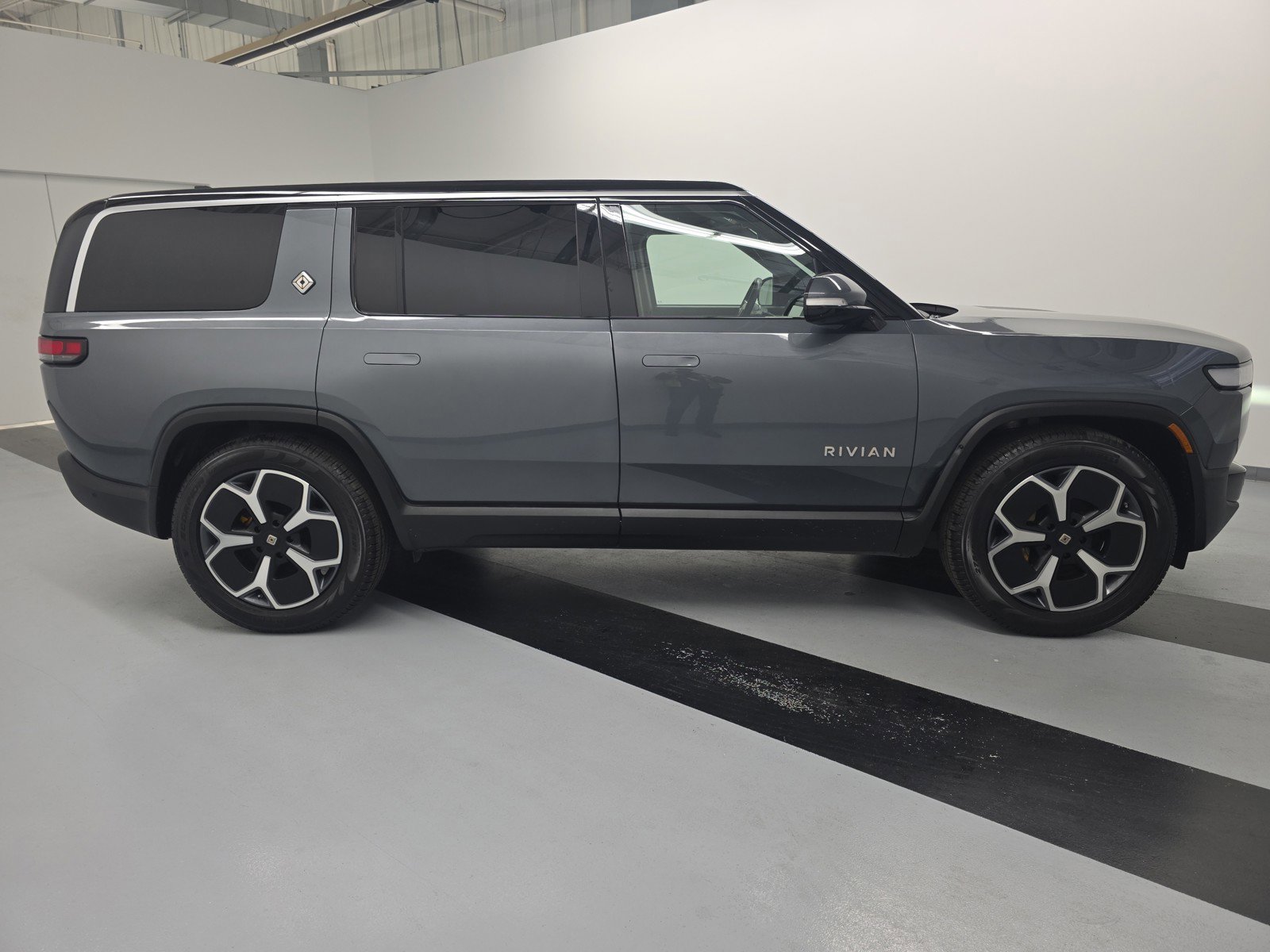 Used 2023 Rivian R1S Adventure AWD/4WD image 6