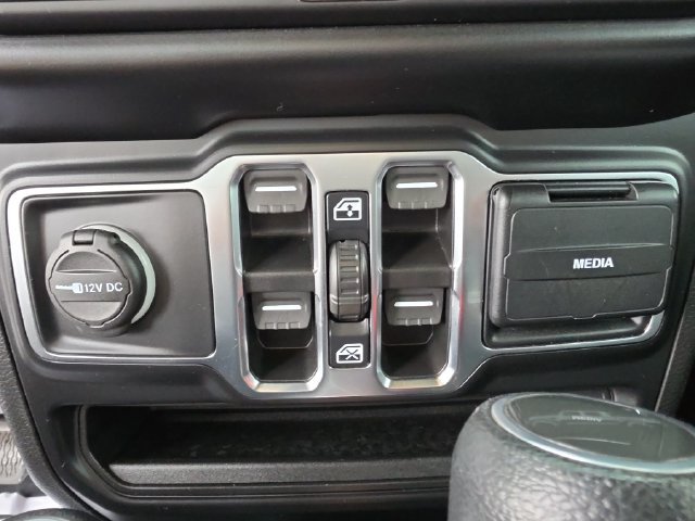 Used 2021 Jeep Gladiator Sport AWD/4WD image 19