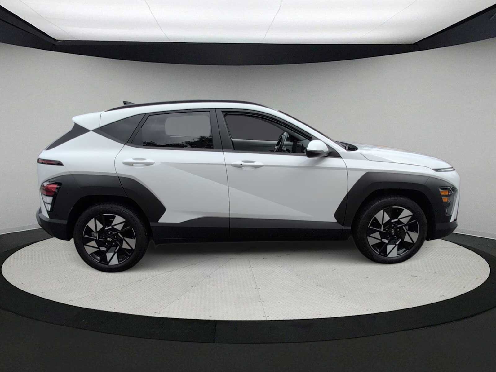 Used 2025 Hyundai Kona SEL FWD image 9