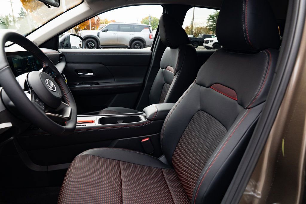 New 2026 Nissan Kicks SR image 18