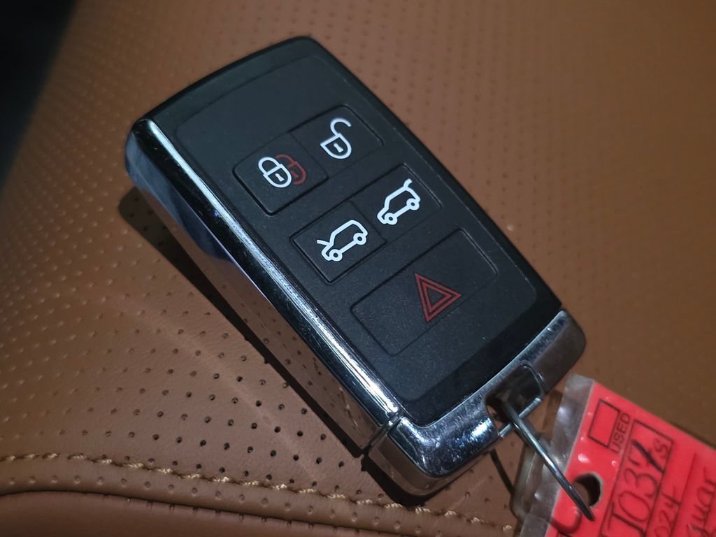 Certified 2024 Jaguar I-PACE R-Dynamic HSE AWD/4WD image 36
