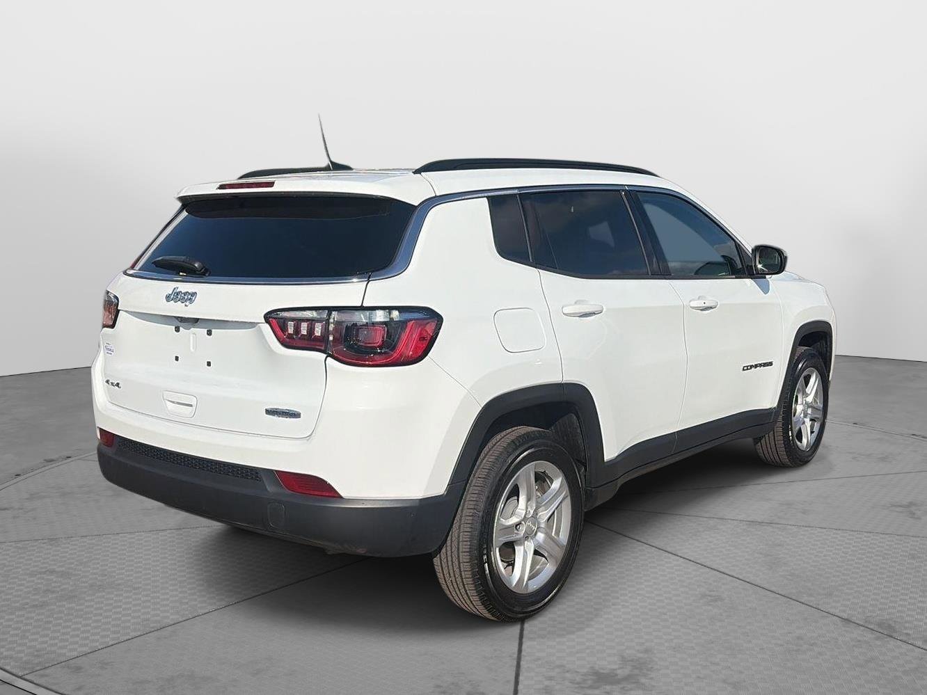 Used 2023 Jeep Compass Latitude image 5