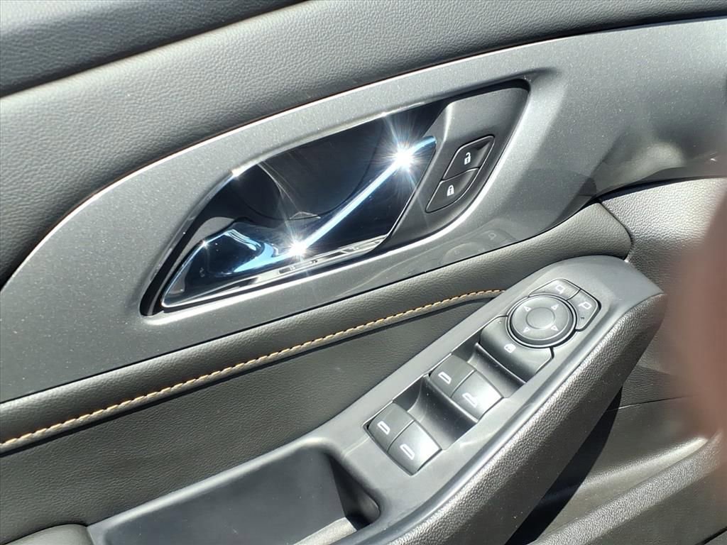 Used 2021 Chevrolet Traverse LS AWD/4WD image 15