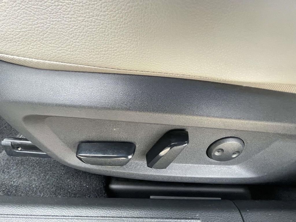 Used 2024 Nissan Rogue SL w/ SL Premium Package image 14