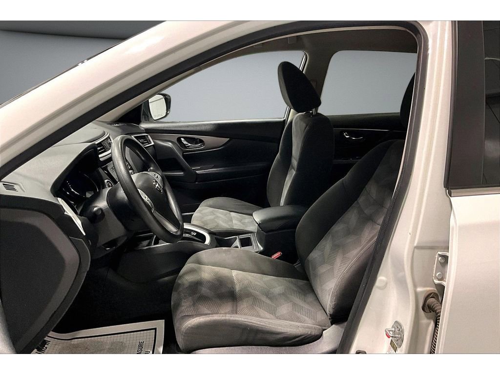 Used 2016 Nissan Rogue SV image 25