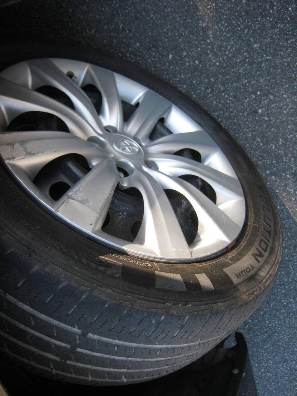 Used 2013 Toyota Corolla LE FWD image 25