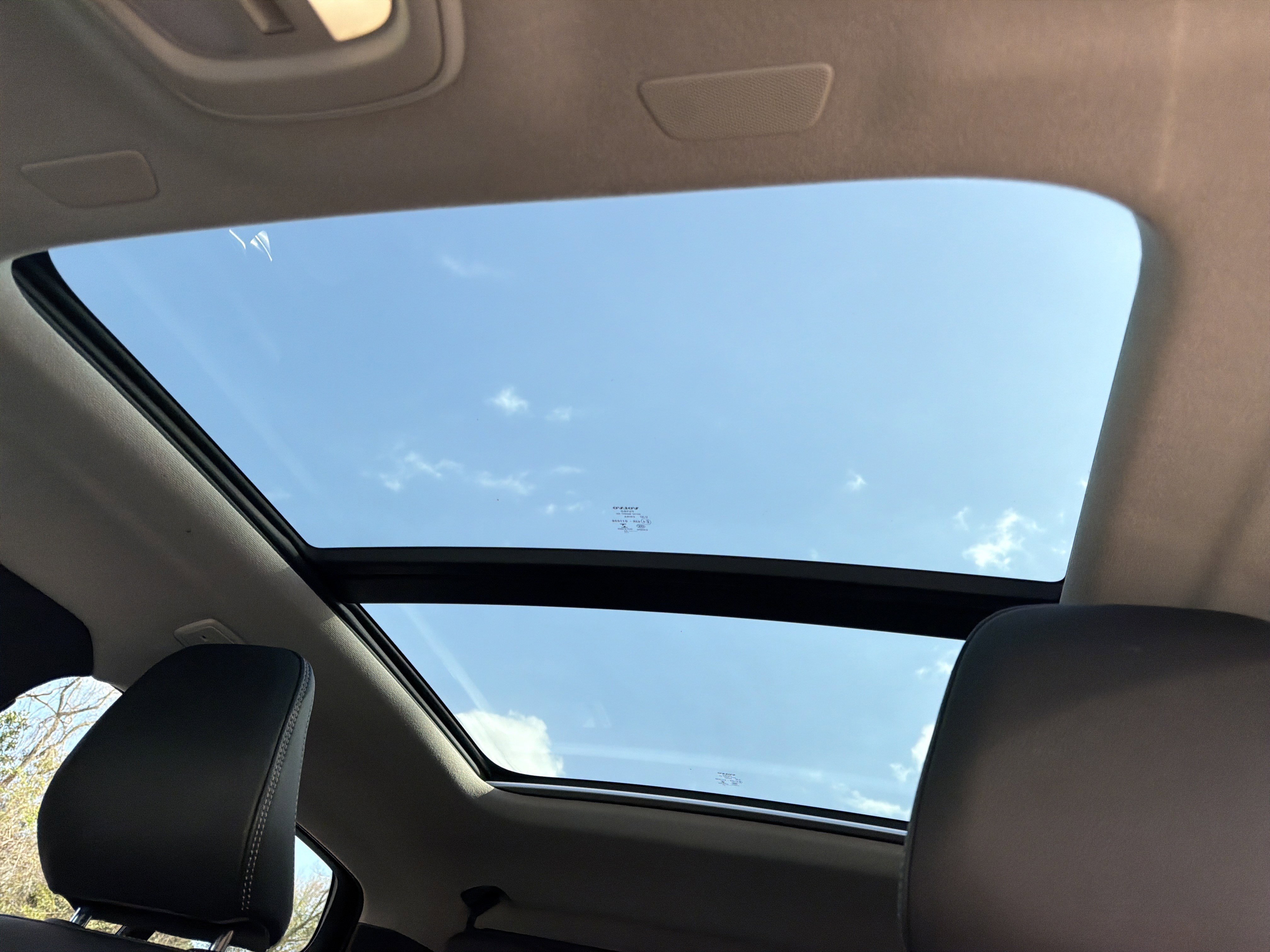 Certified 2023 Volvo XC40 B4 Plus w/ Driver Assist Package image 28