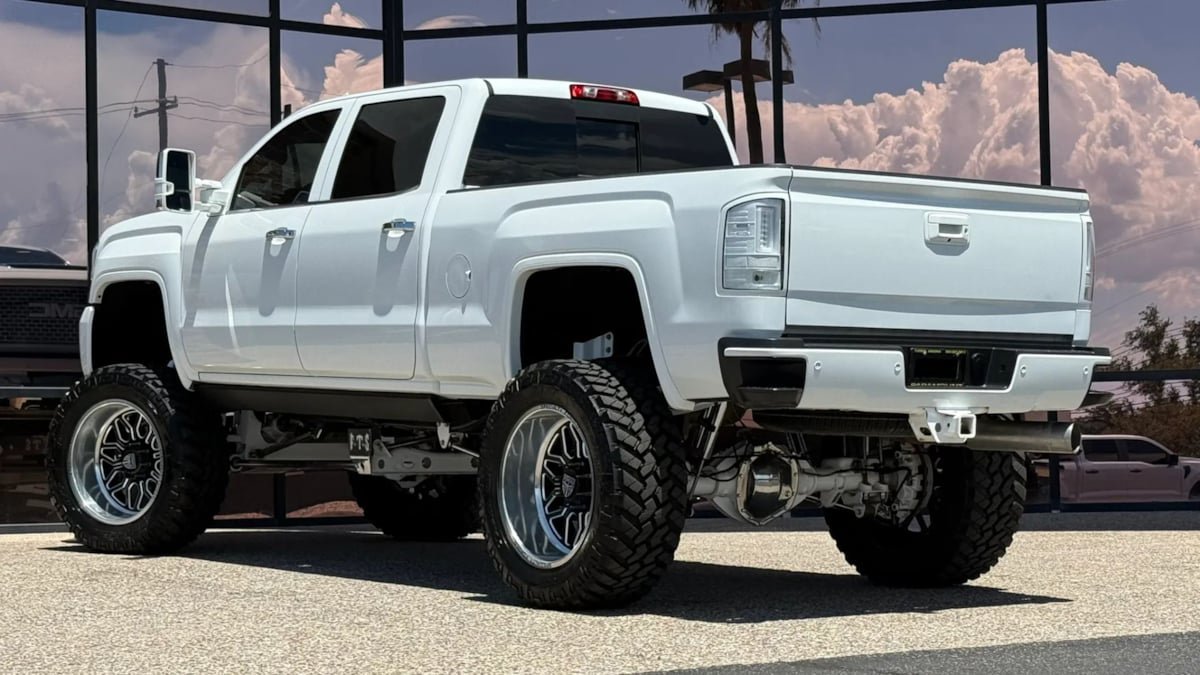 Used 2017 GMC Sierra 3500 Denali w/ Duramax Plus Package AWD/4WD image 7