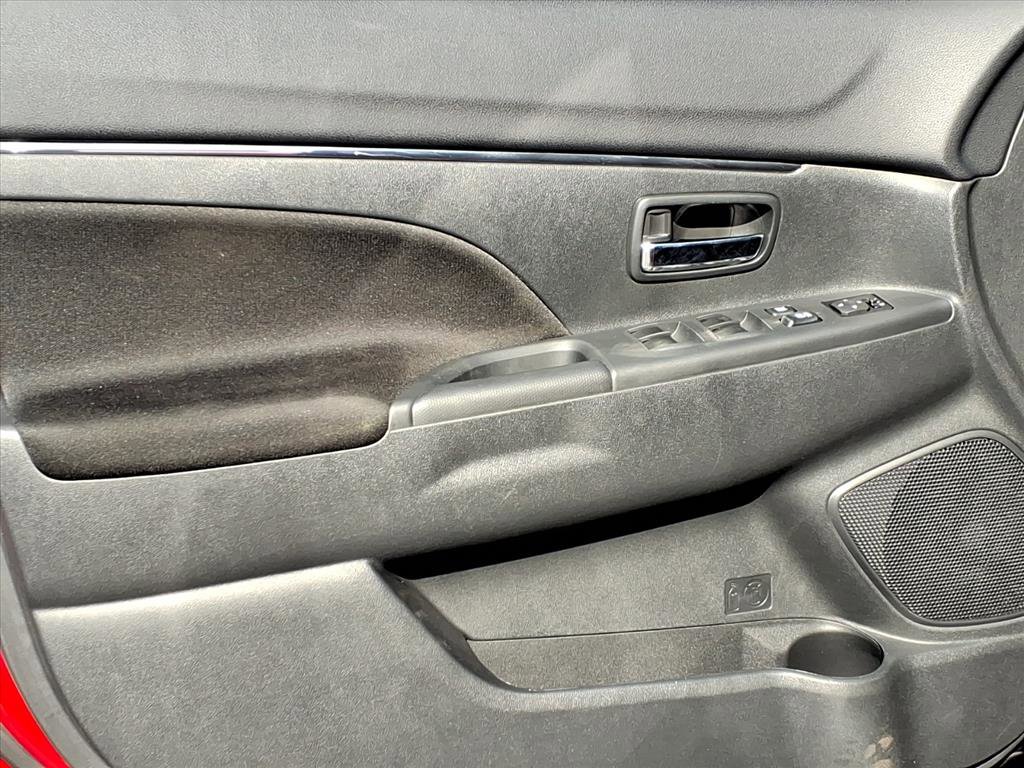Used 2025 Mitsubishi Outlander Sport AWD image 13