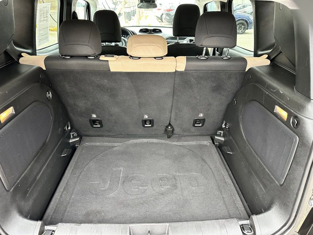 Used 2015 Jeep Renegade Latitude w/ Cold Weather Group II image 11