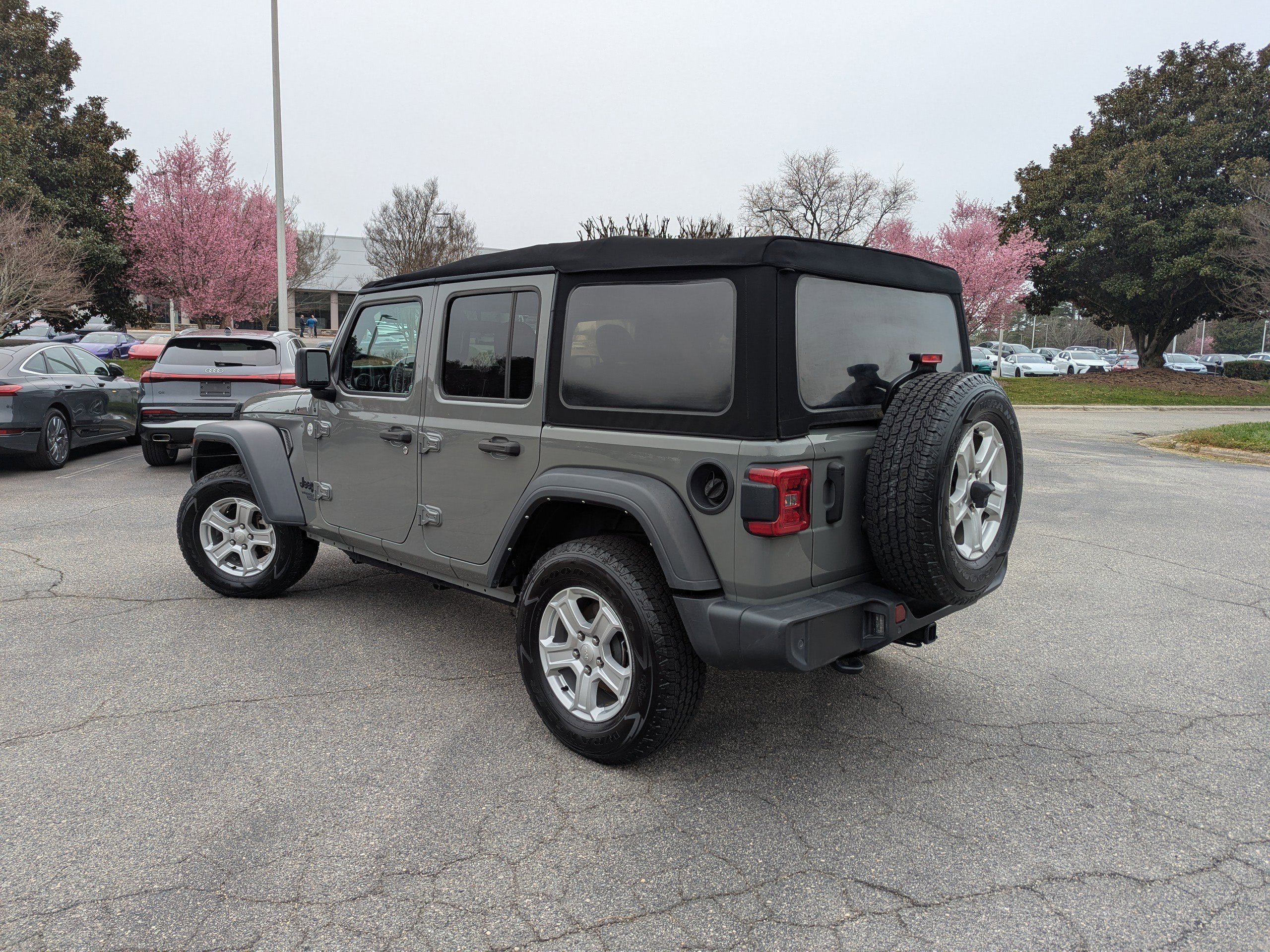 Used 2021 Jeep Wrangler Sport S image 7