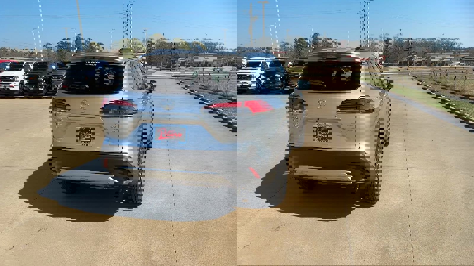 Used 2023 Toyota Corolla Cross XLE image 7