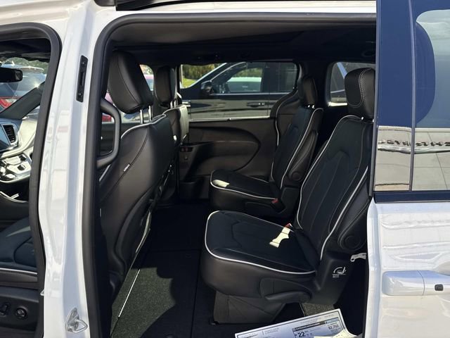 New 2026 Chrysler Pacifica Limited image 13
