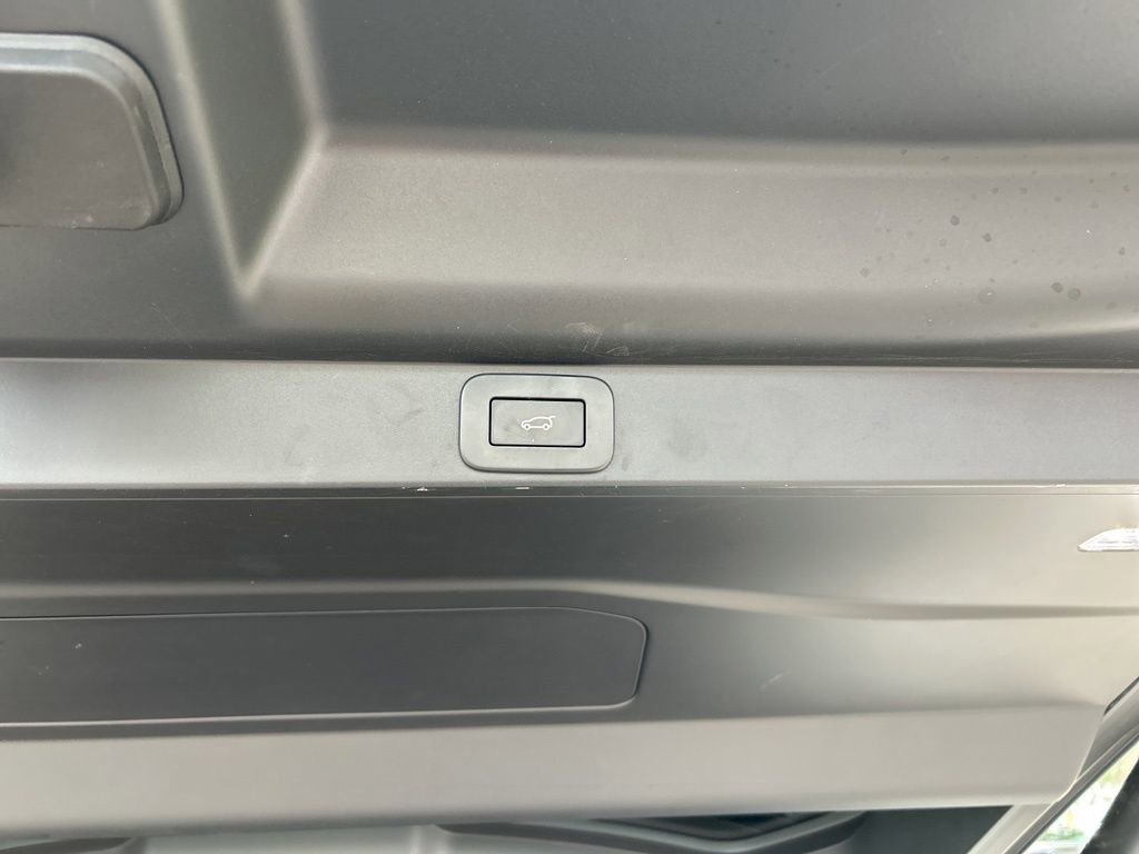 Used 2023 Land Rover Range Rover SE image 44