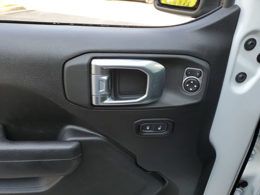Used 2025 Jeep Wrangler Sport AWD/4WD image 10