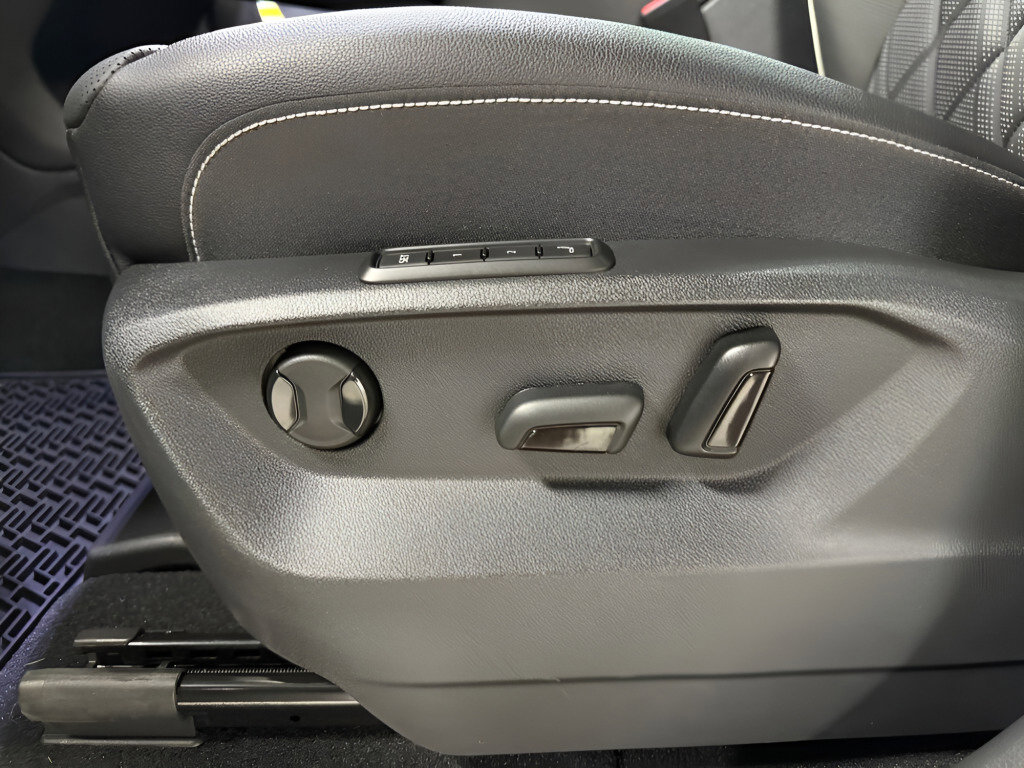 Used 2025 Volkswagen Atlas SEL Premium R-Line image 19