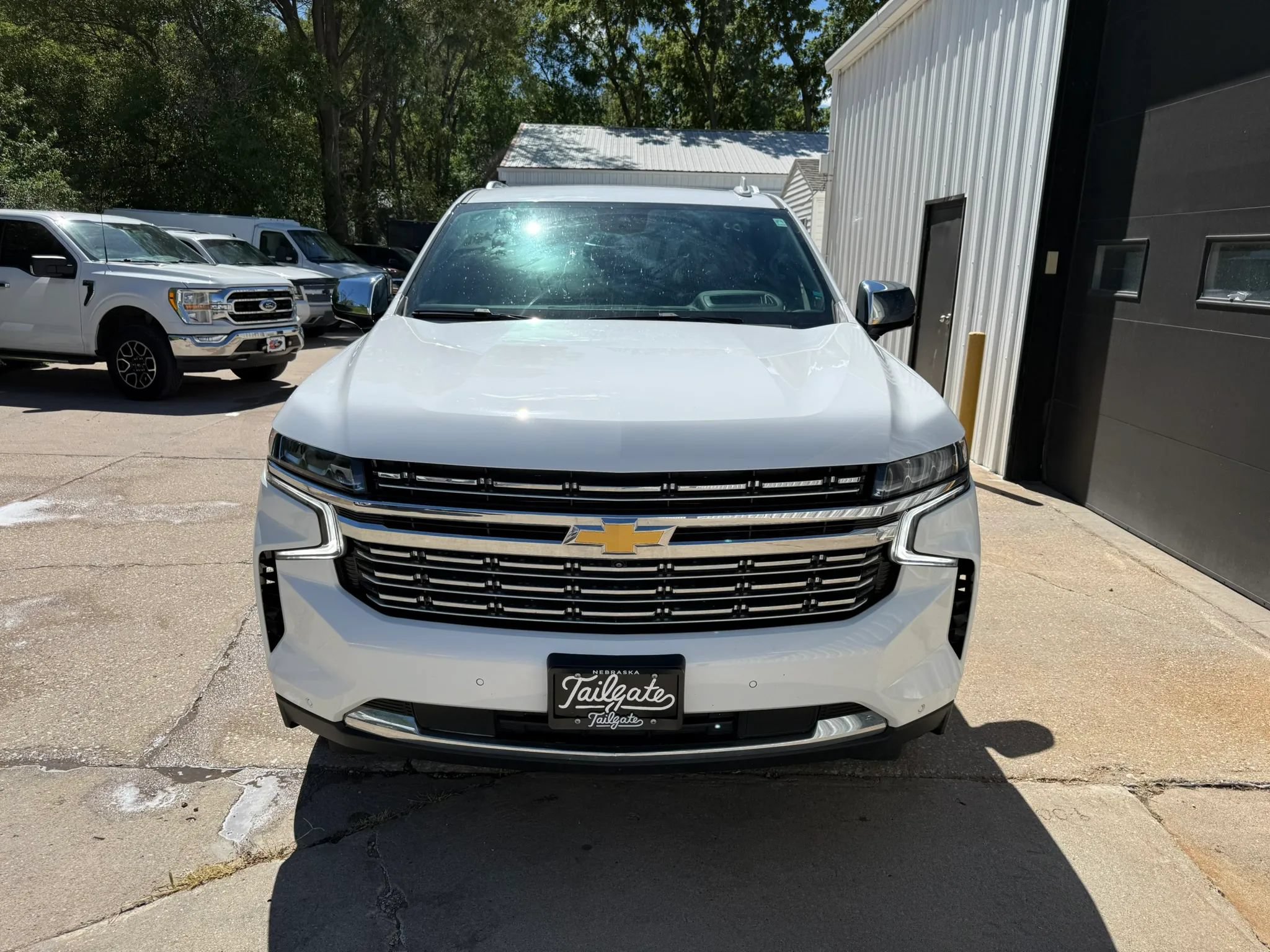 Used 2023 Chevrolet Suburban Premier w/ Premium Package 2 AWD/4WD image 3
