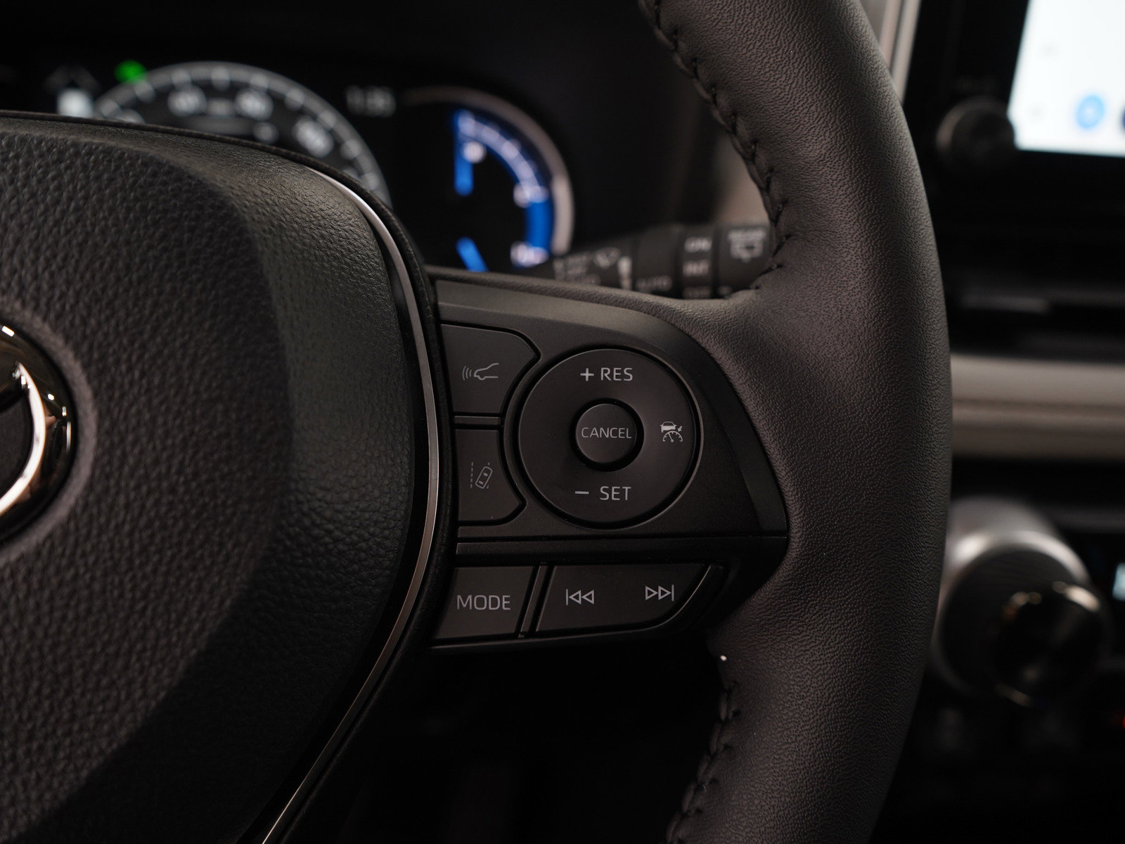 Used 2025 Toyota RAV4 XLE w/ Convenience Package AWD/4WD image 28