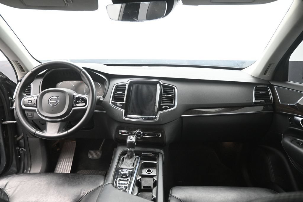 Used 2018 Volvo XC90 T6 Momentum w/ Convenience Package AWD/4WD image 10