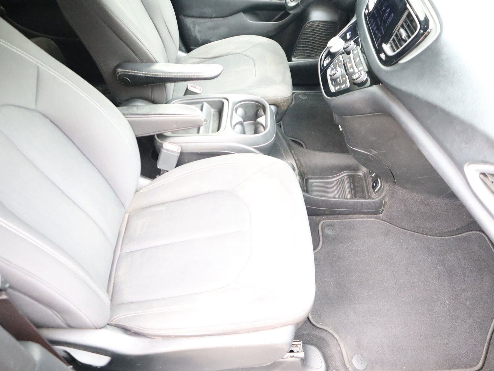 Used 2018 Chrysler Pacifica Touring Plus w/ S Appearance Package FWD image 52