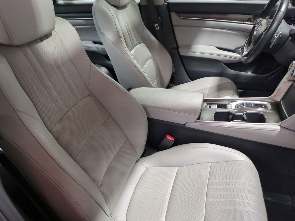 Used 2020 Honda Accord Touring image 32