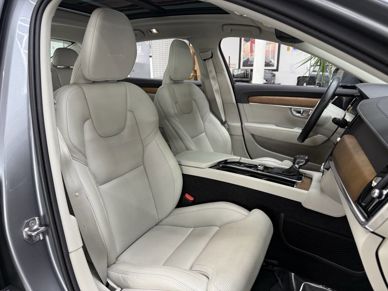 Used 2020 Volvo S90 T6 Inscription image 18