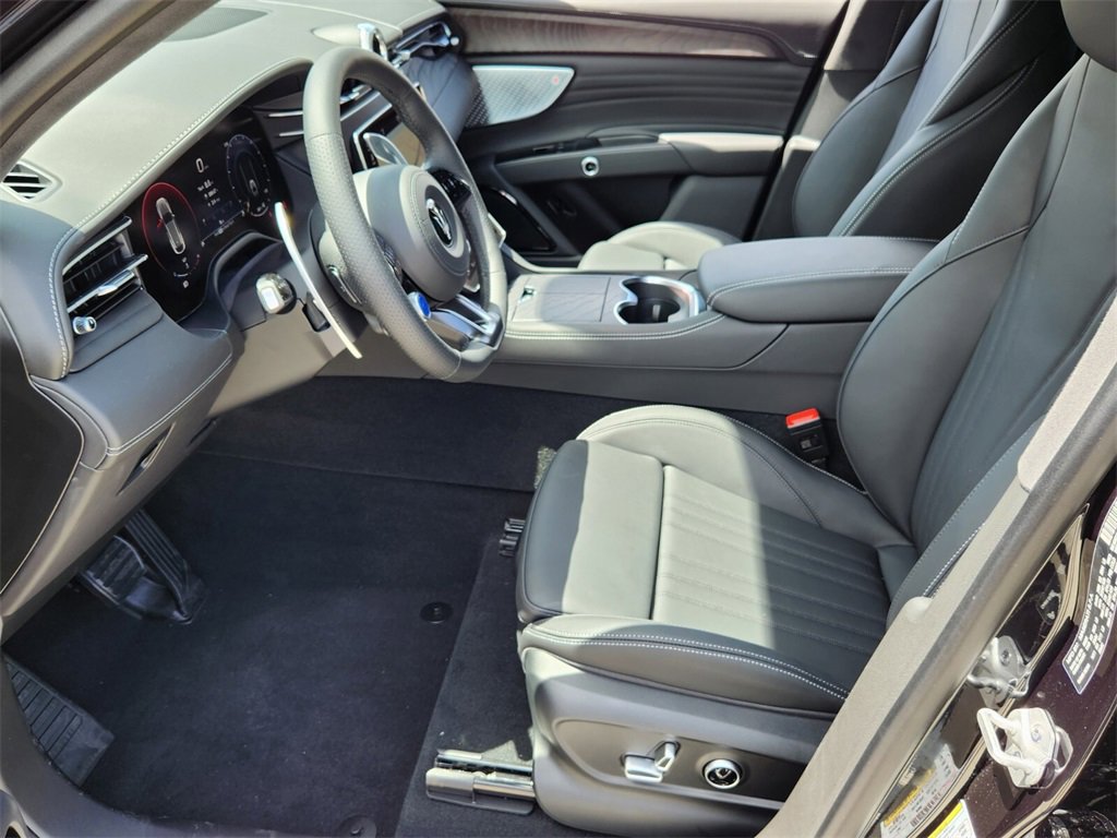 New 2025 Maserati Grecale GT image 6