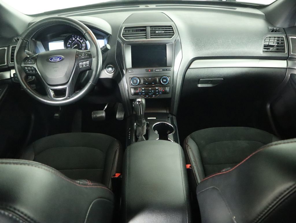 Used 2019 Ford Explorer XLT w/ Equipment Group 202A image 13