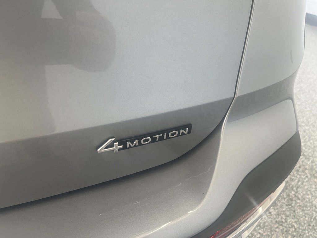 Certified 2025 Volkswagen Taos SE image 6