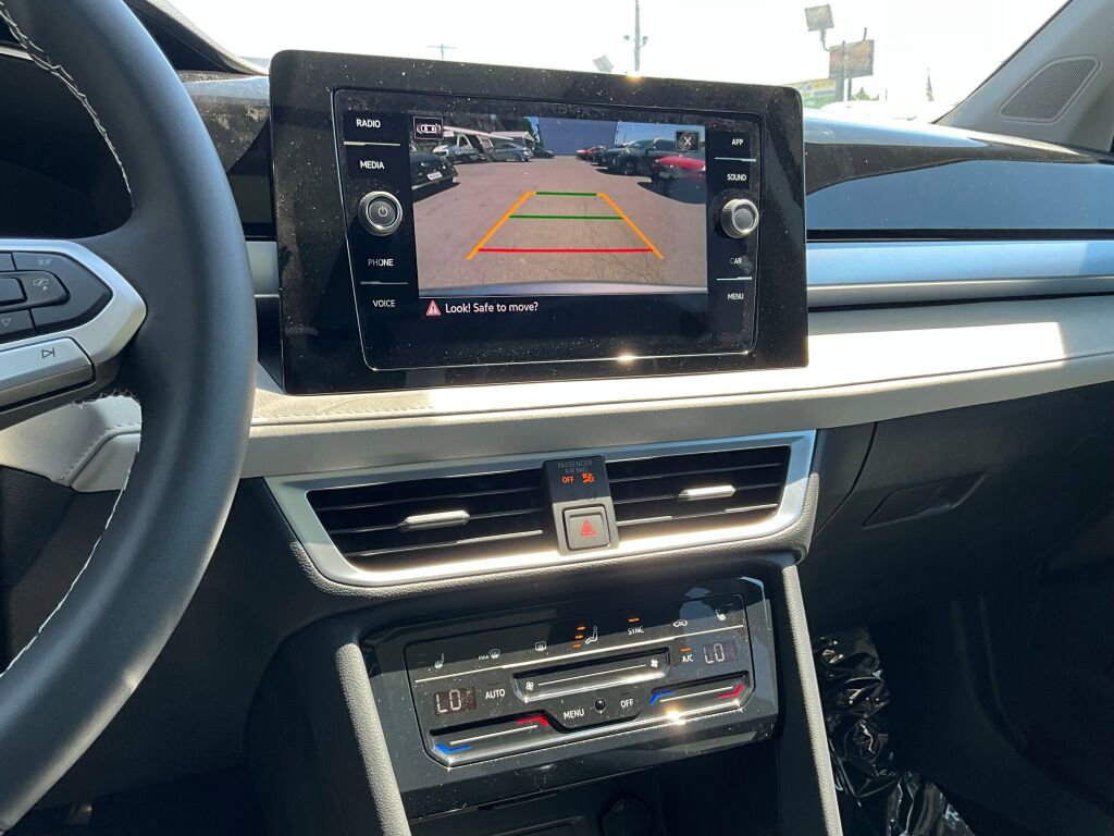 New 2025 Volkswagen Taos SE image 16