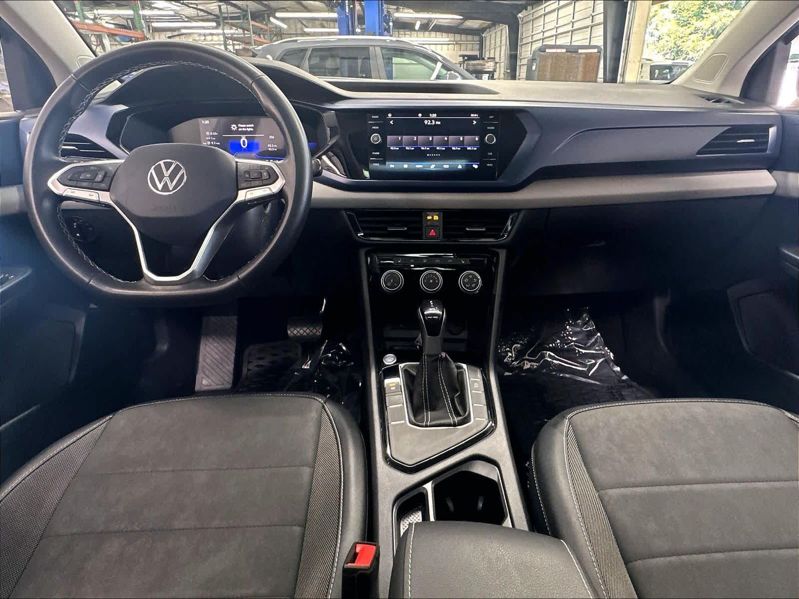 Used 2023 Volkswagen Taos SE w/ Panoramic Sunroof Package FWD image 10