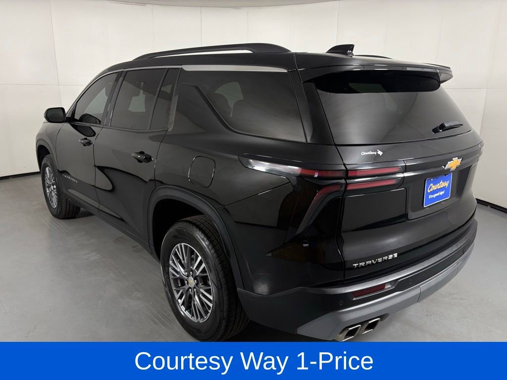 Used 2025 Chevrolet Traverse LT FWD image 8