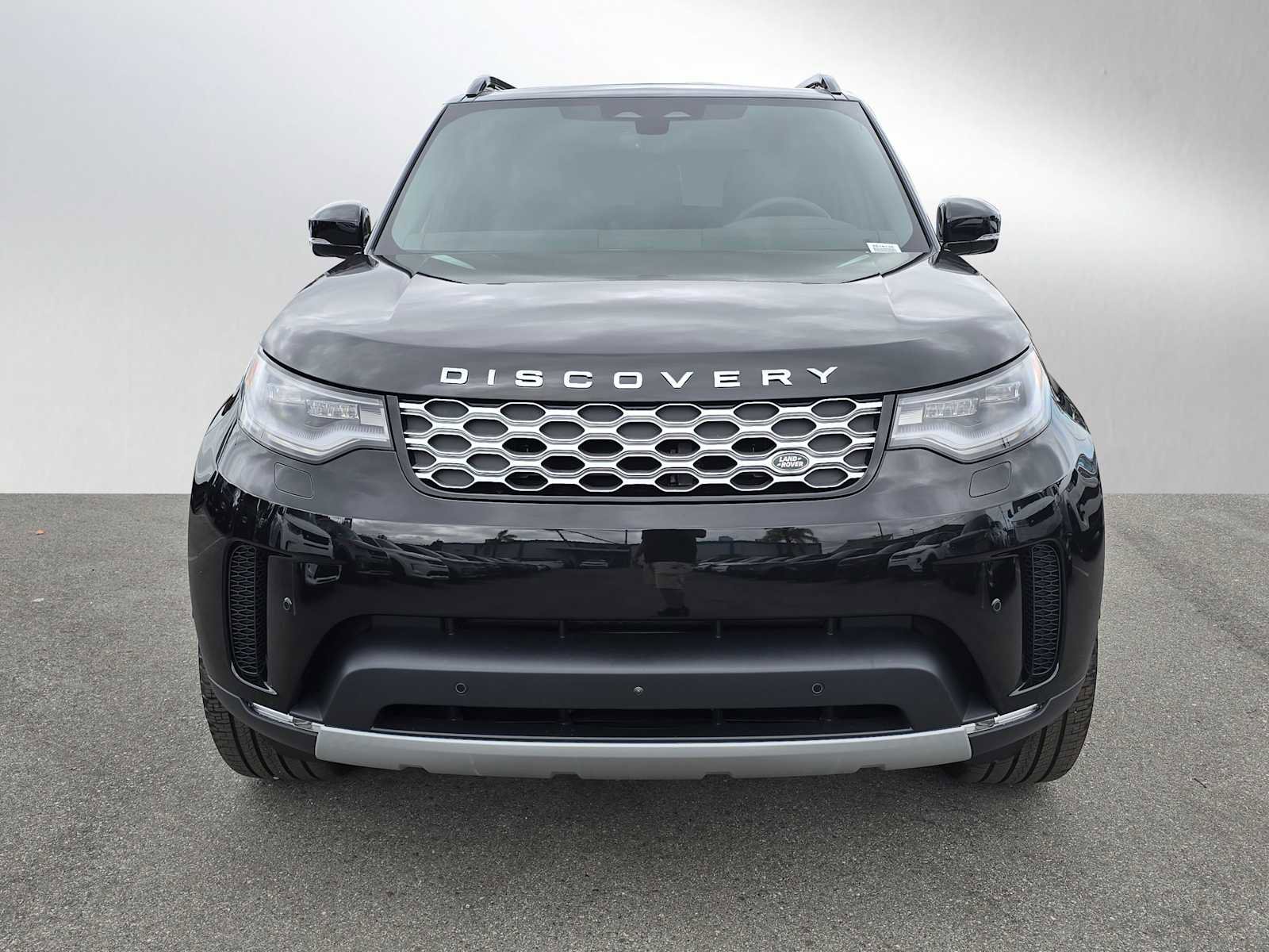 New 2025 Land Rover Discovery S image 8