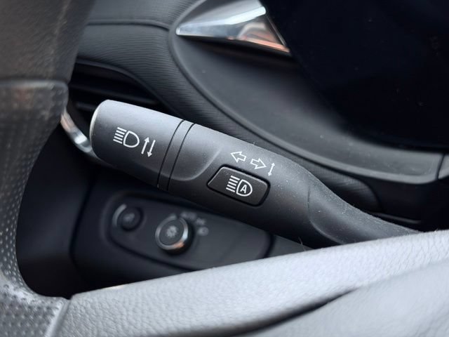 Used 2025 Buick Envista Preferred w/ Advanced Safety Package FWD image 25