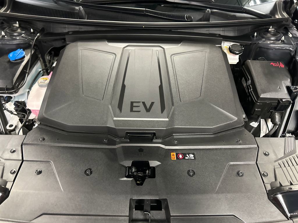Used 2025 Hyundai Ioniq 5 SE image 24